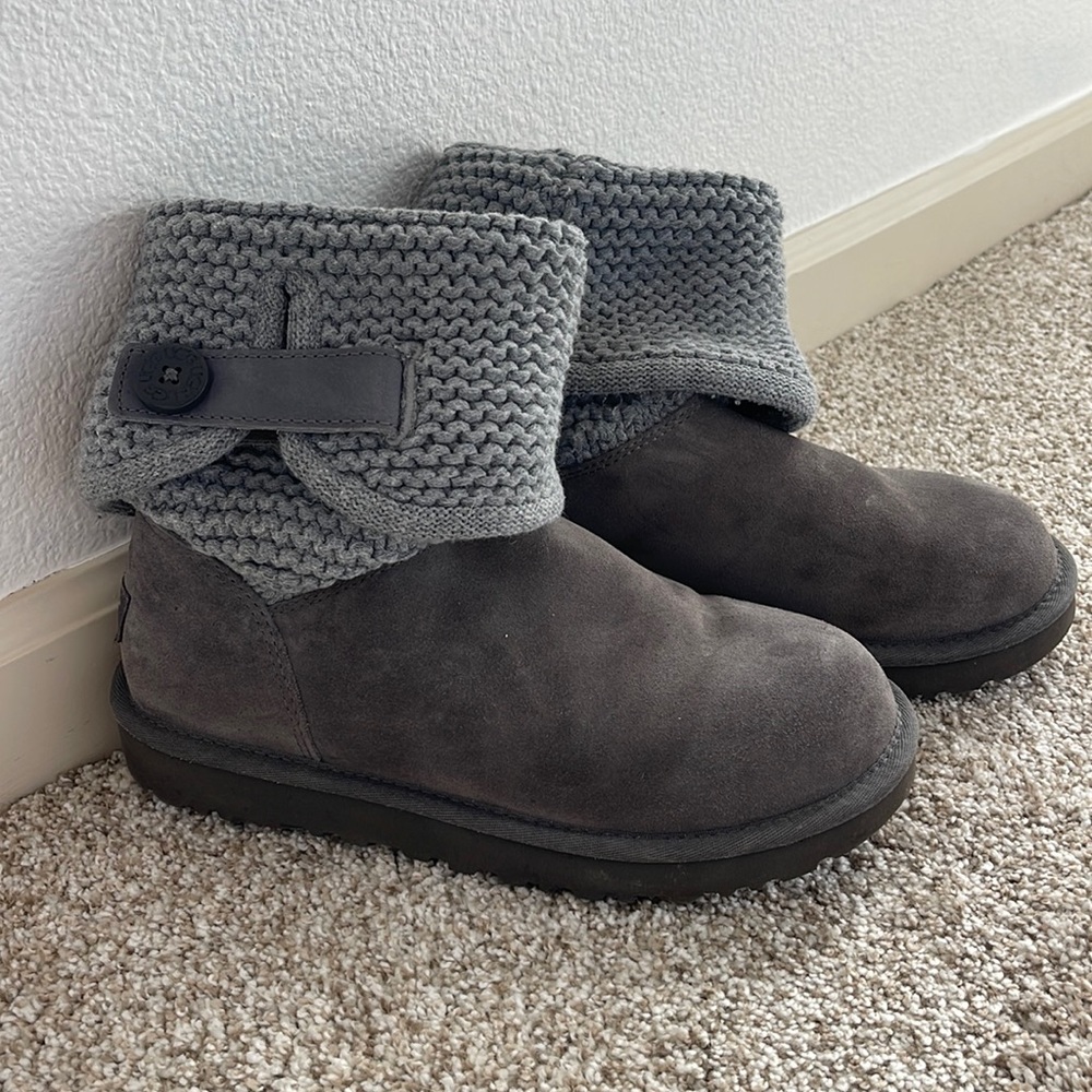 Gray Sweater Uggs - EUC
